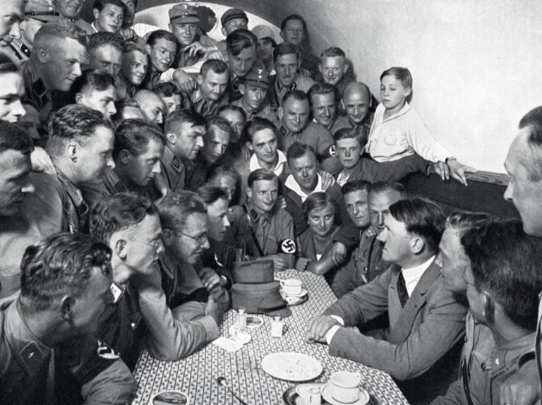 Hitler’in Sosyetik Doktoru 13