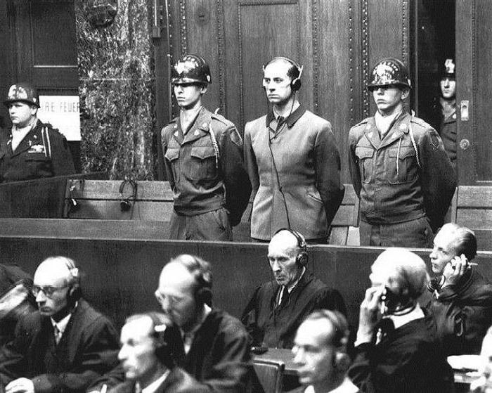 Hitler’in Sosyetik Doktoru 9